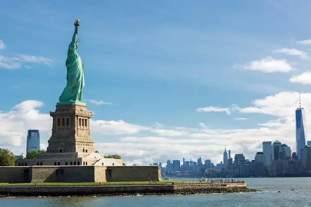 Latinos protagonizan la marcha por el Día del Trabajo en Nueva York