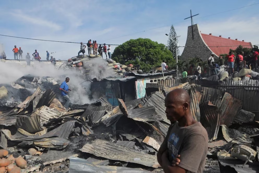 Un voraz incendio destruyó un popular mercado callejero en la capital de Haití. Foto: Fuente externa