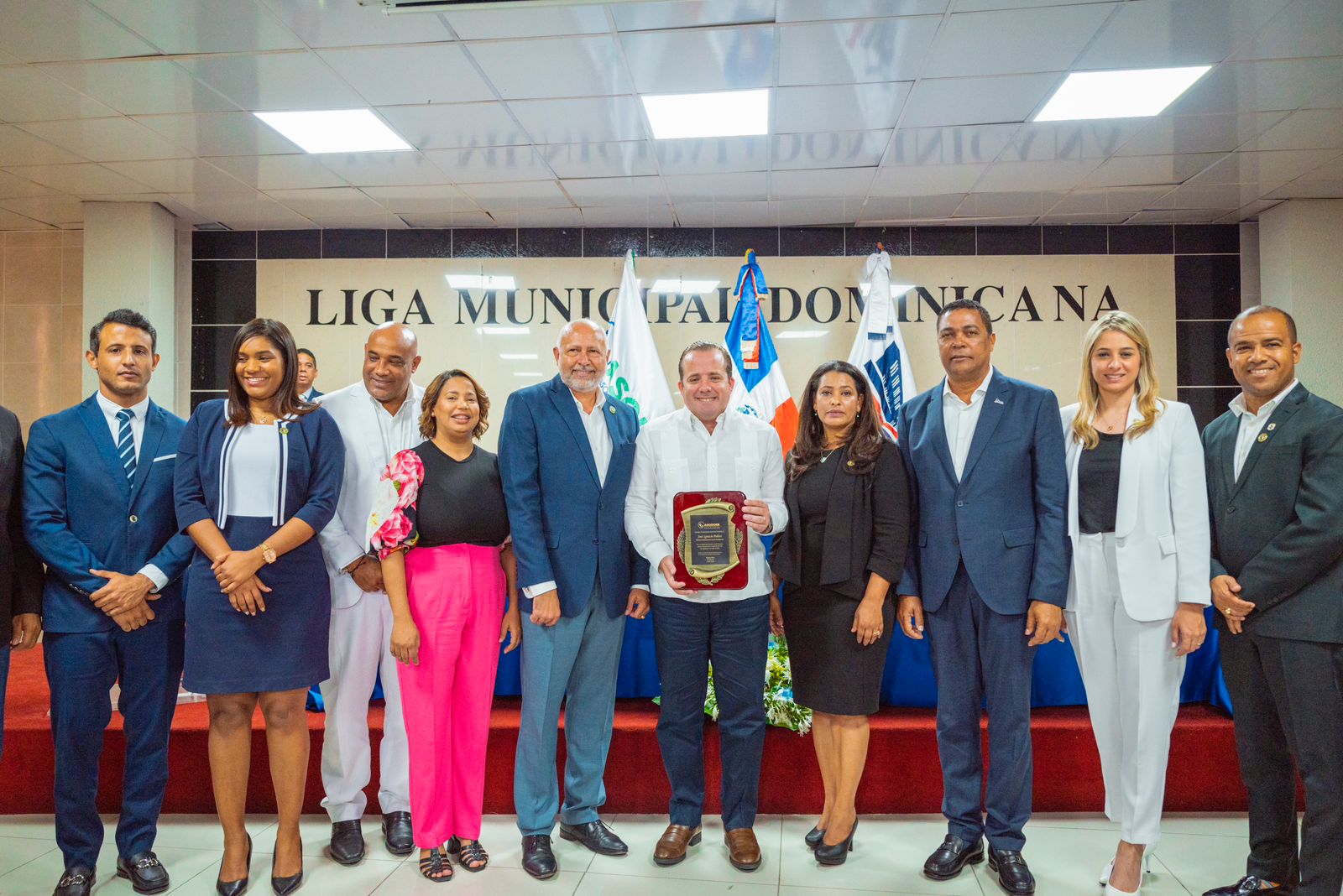 Paliza recibe reconocimiento de la Asociación Dominicana de Regidores