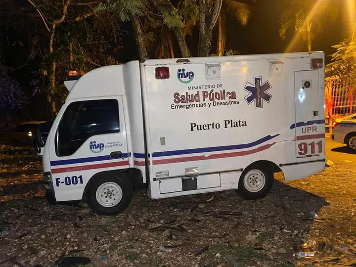 Chofer de ambulancia en estado de embriaguez atropella policía