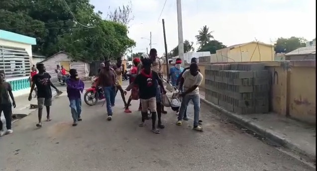 Haitianos transportan cadáver en bolsa, no consiguieron ataúd en Dajabón