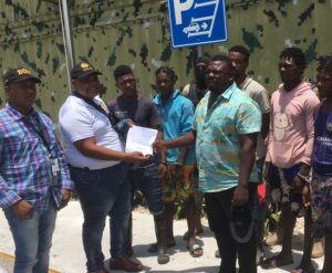 Migración deporta a cinco presuntos pandilleros haitianos