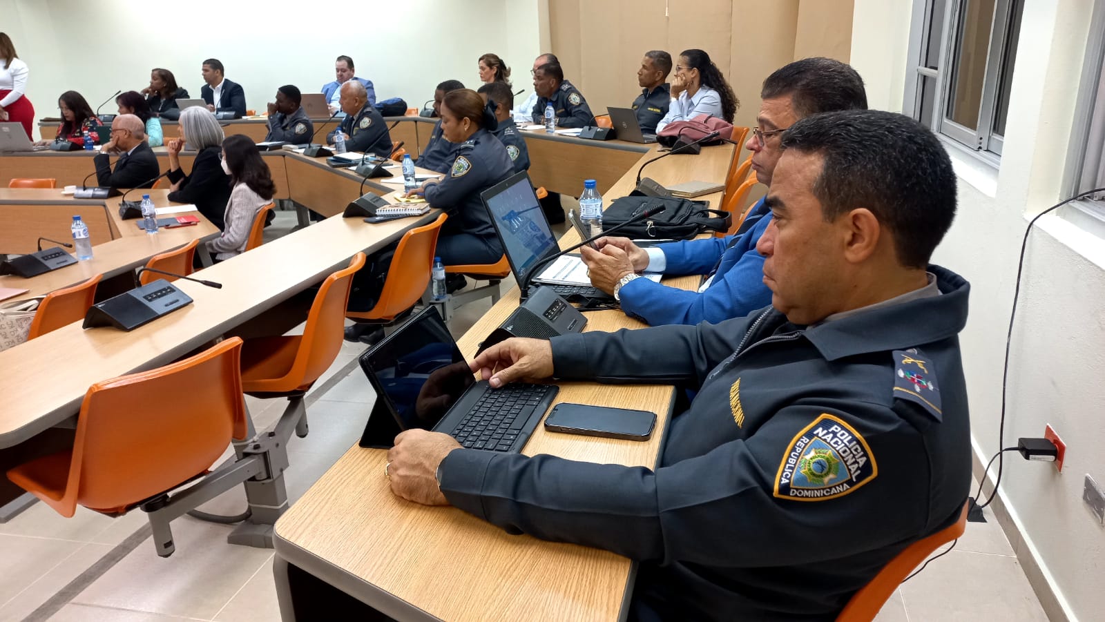 Expertos trabajan en nuevo perfil del policía dominicano
