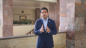 Omar Fernández propone cumbre por la salud