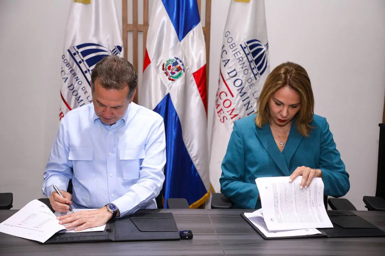 Acuerdan desarrollar y ejecutar la industria creativa RD Naranja 2023