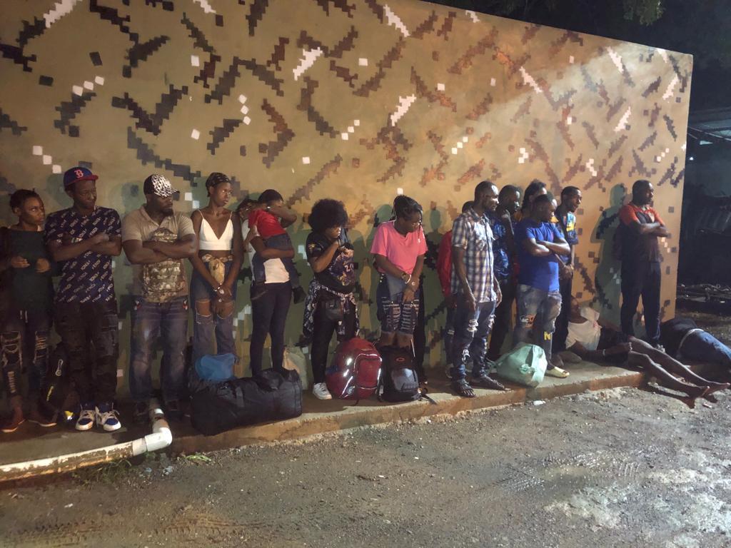 PN busca chofer dejó yipeta abandonada con 21 haitianos ilegales