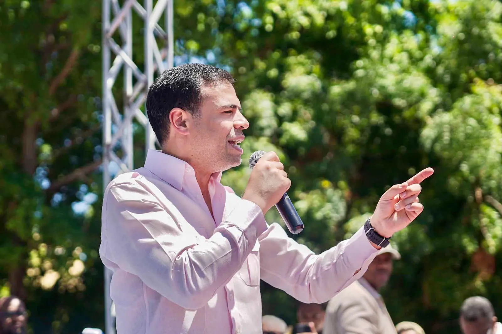 Roberto Ángel: Abinader duplica esfuerzos para llevar acciones sociales