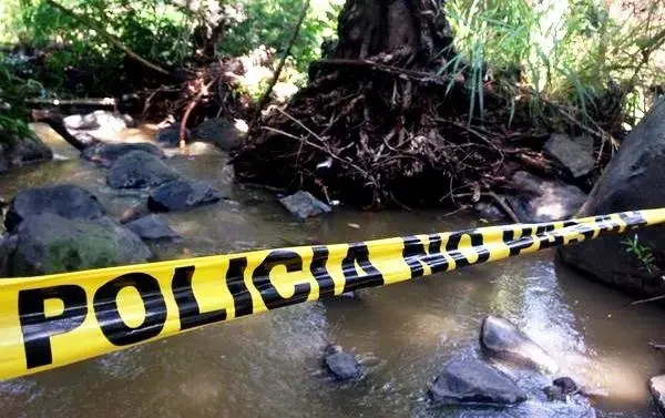Hallan en solar en estado de descomposición cadáver de hombre