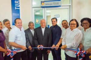 Paliza inaugura laboratorios en la Universidad Católica de Barahona