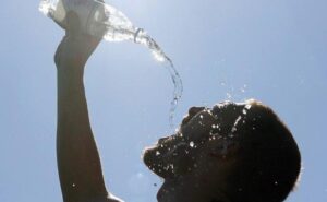 Salud Pública exhorta tomar suficientes líquidos para combatir el calor