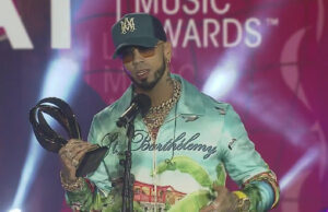 Anuel AA recordó en los Premios Heat el tiempo que pasó tras las rejas