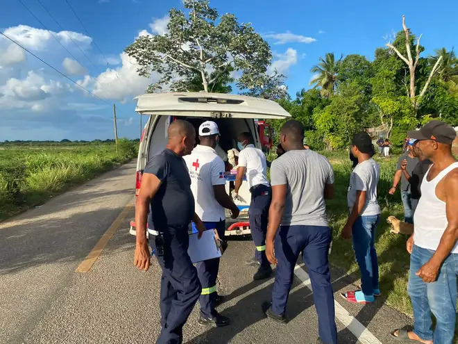 Maestro de obras muere en choque contra camión en San Pedro de Macorís