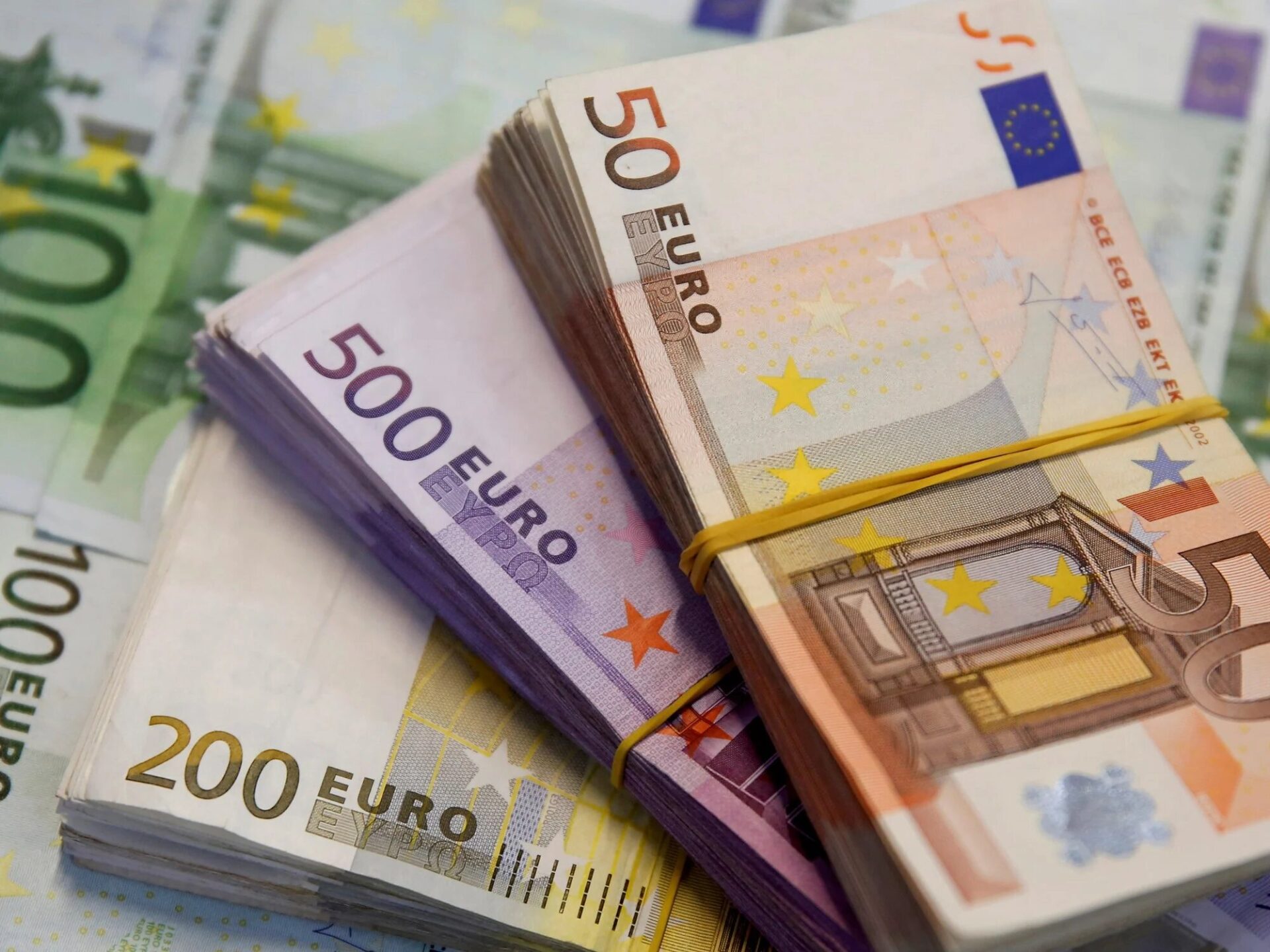 El euro supera los 1,0750 dólares tras los datos de empleo de EEUU