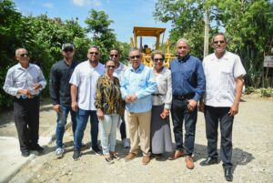 DGDC y Agricultura inician reparación caminos vecinales en Duarte