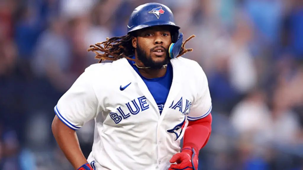 Guerrero Jr. es golpeado y luego se venga de los Gigantes