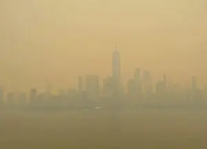 El humo complica el tráfico aéreo en el noreste de EE.UU. por segundo día