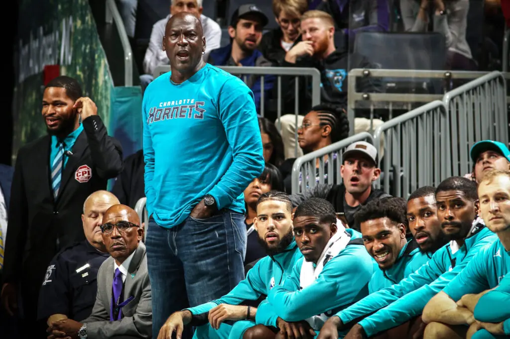 Michael Jordan vendió al Charlotte Hornets por 3 mil millones de dólares