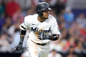 Luis Arraez rompe récords de Ichiro Suzuki y Miguel Cabrera con cinco hits