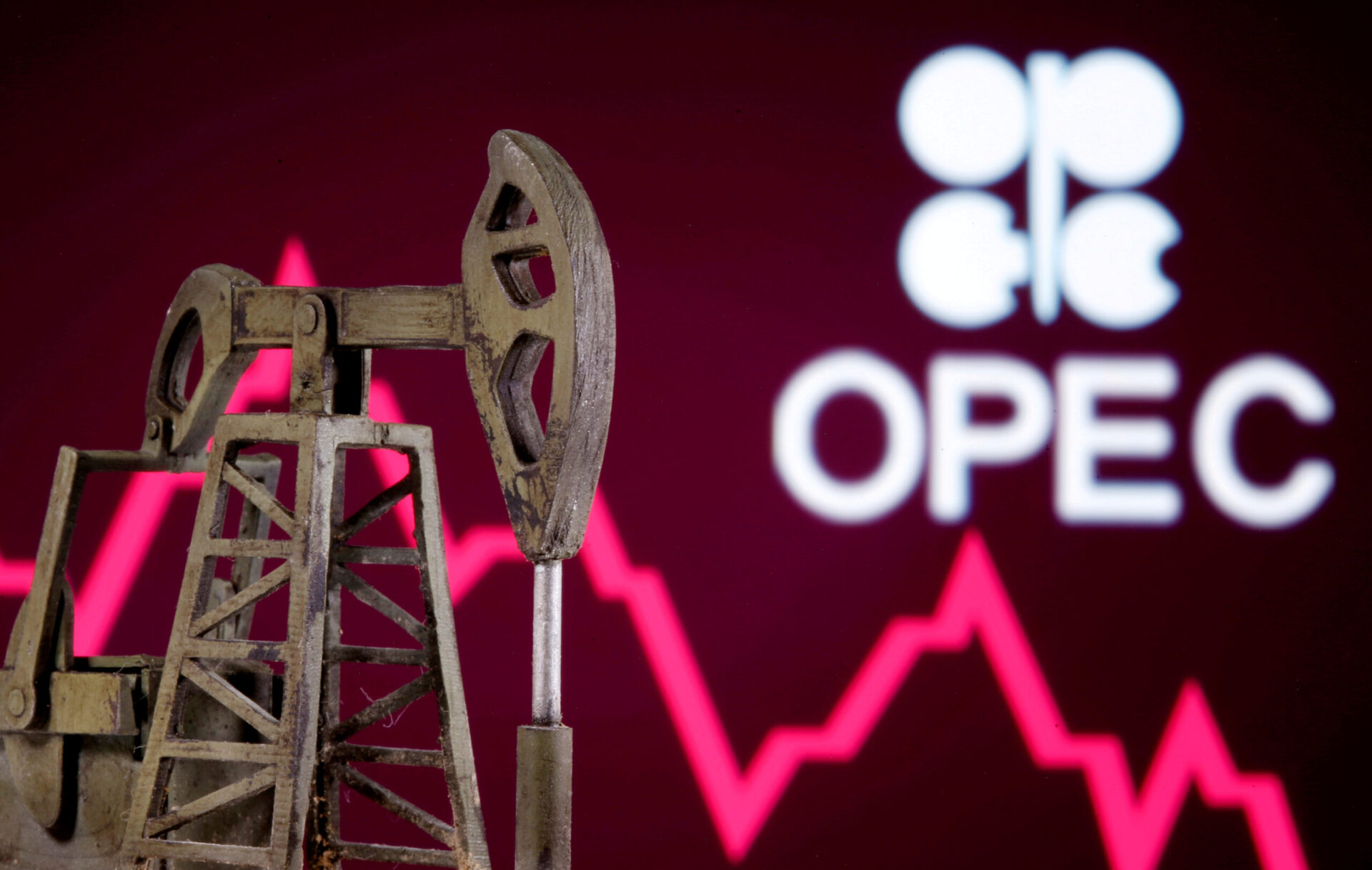 La OPEP se reúne para preparar crucial cita con Rusia el domingo