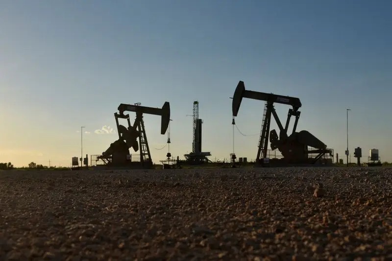 El petróleo de Texas sube un 3 % y cierra en 70,1 dólares, por los avances sobre la deuda