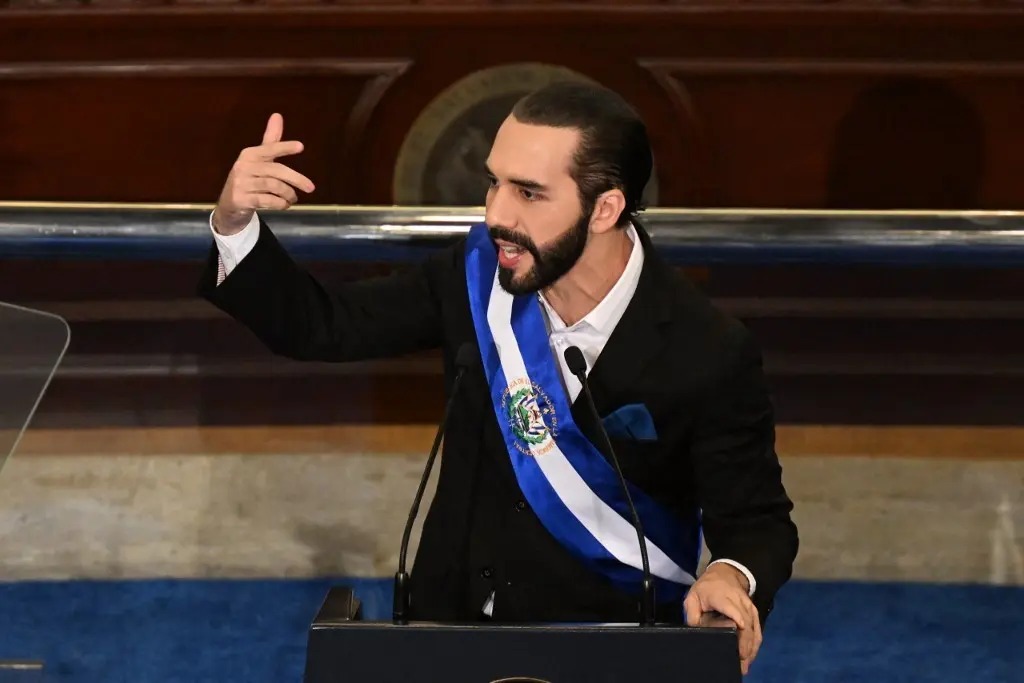 Bukele anuncia una "guerra frontal" contra la corrupción en El Salvador