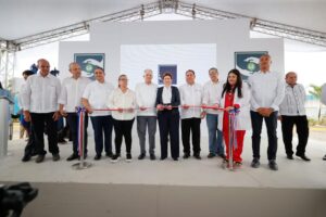 Gobierno entrega remozamiento hospital Lilian Fernández en Navarrete