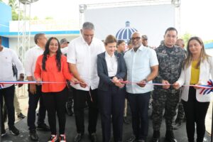 Gobierno inaugura obras en Valverde