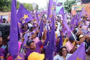 A ritmo de “E’to no lo aguanta nadie”, marchan en SDE