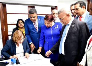 Depositan proyecto que elimina cobro anticipo al impuesto sobre la renta 