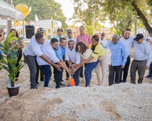 Inicia remozamiento parque infantil del malecón de Barahona