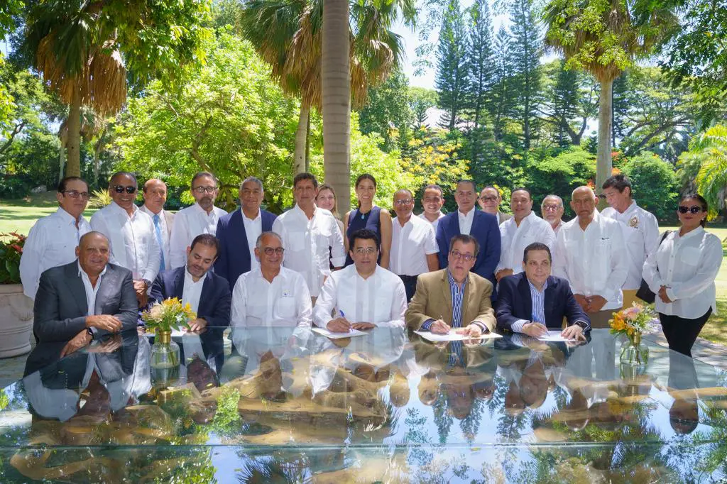 Turismo y empresarios de Santiago planifican inversión