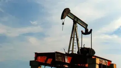 Petróleo de Texas cierra con bajada del 0,15 % y termina la semana a menos de 70 dólares