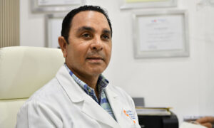 El doctor Pablo Mateo es el primer urólogo dominicano en realizar la técnica Rezum. DANNY POLANCO