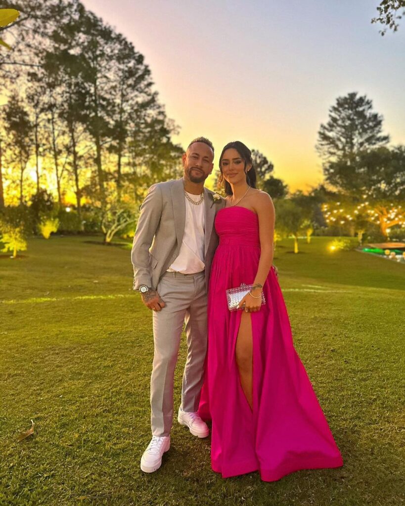 Exponen la infidelidad de Neymar a su novia con un hombre