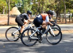 Chicas ciclistas en G.P. John Figueroa Medrano 2023 (Foto Martín Olivo)