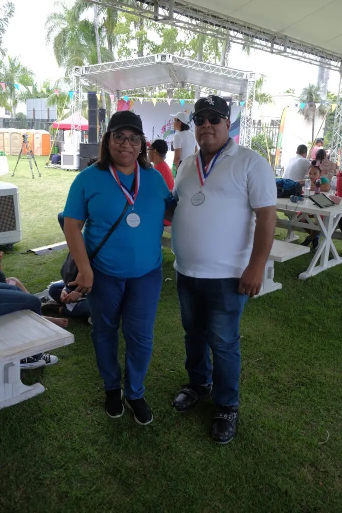 Reconocen a Doris Samboy y a Jorge Fernández por trabajr para Multimedios del Caribe, por más de 30 años