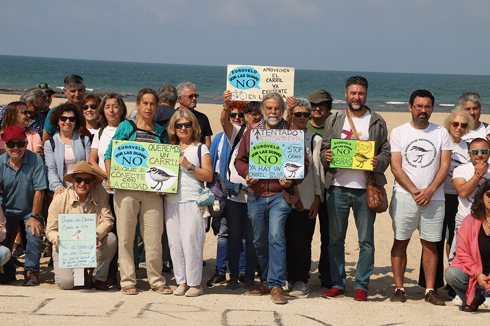 Un no por ciclovías en playas de Cádiz. 