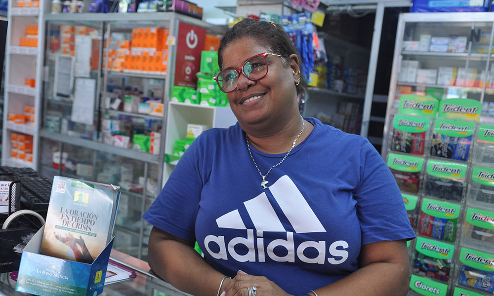 Virginia Guzmán Abreu, propietaria de la Farmacia “Quica” en la avenida San Vicente de Paul