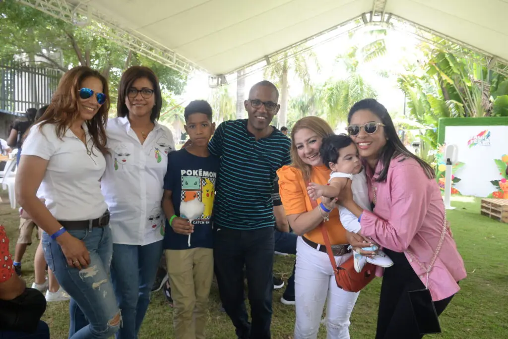 Colaboradores de Santiago comparten con sus familias en el “family fest” de e Multimedios del Caribe