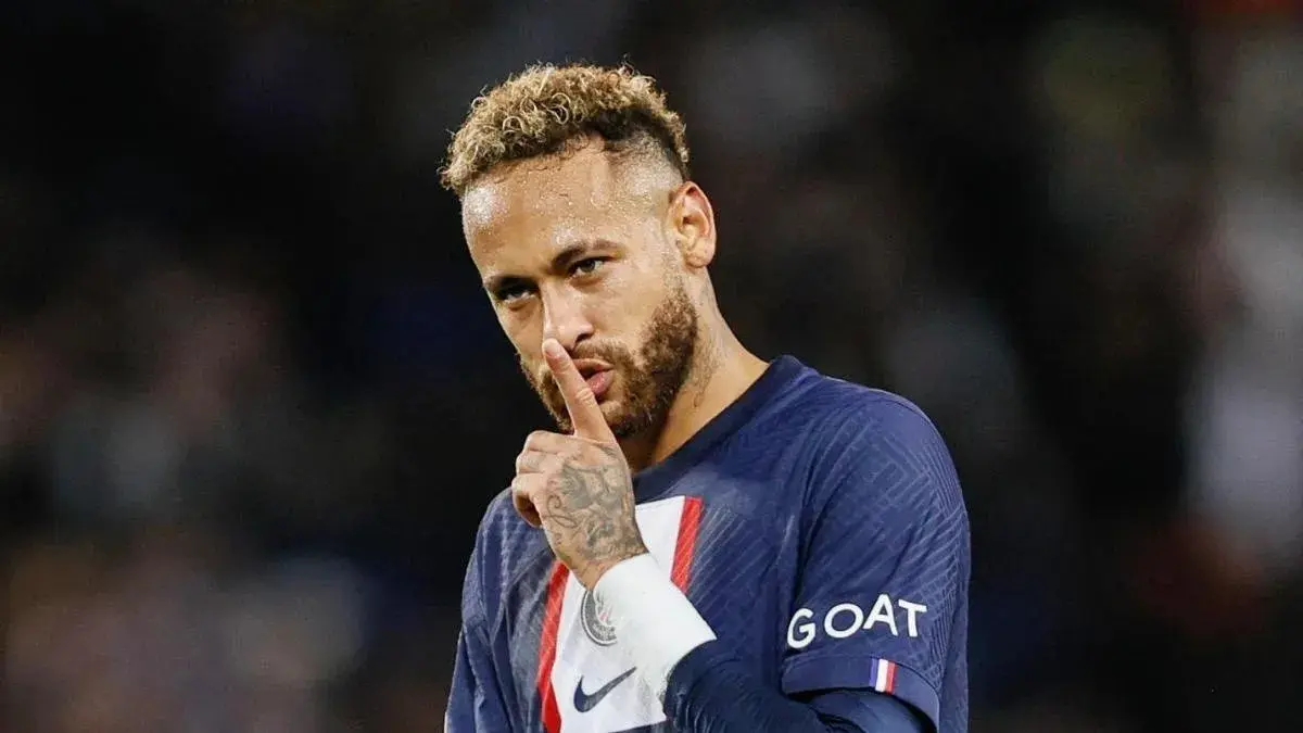 Exponen la infidelidad de Neymar a su novia con un hombre