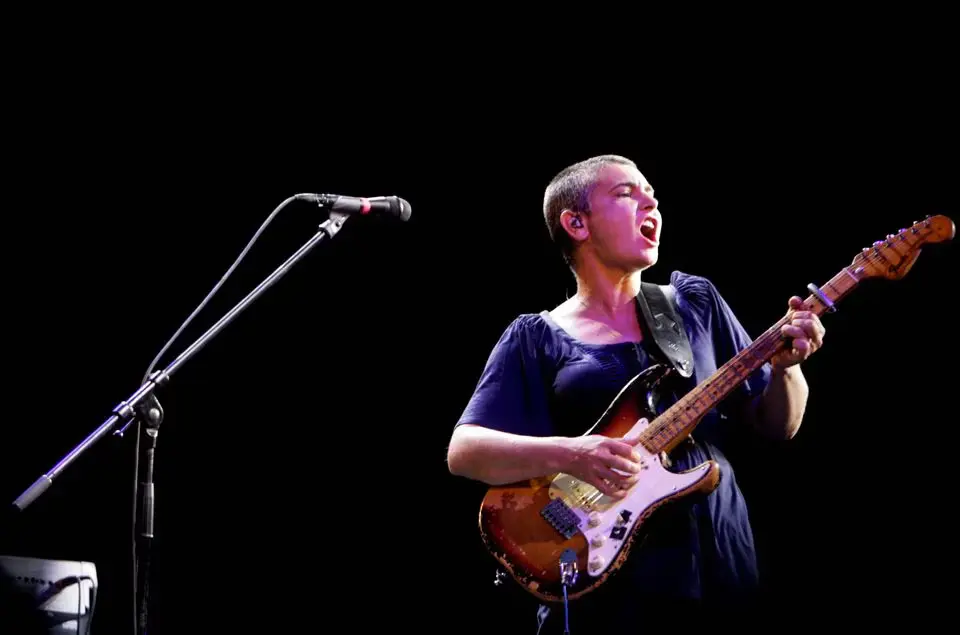 Sinead O'Connor, leyenda de la música irlandesa, fallece a los 56 años