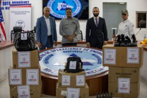 Medio Ambiente recibe equipos para responder a incendios forestales