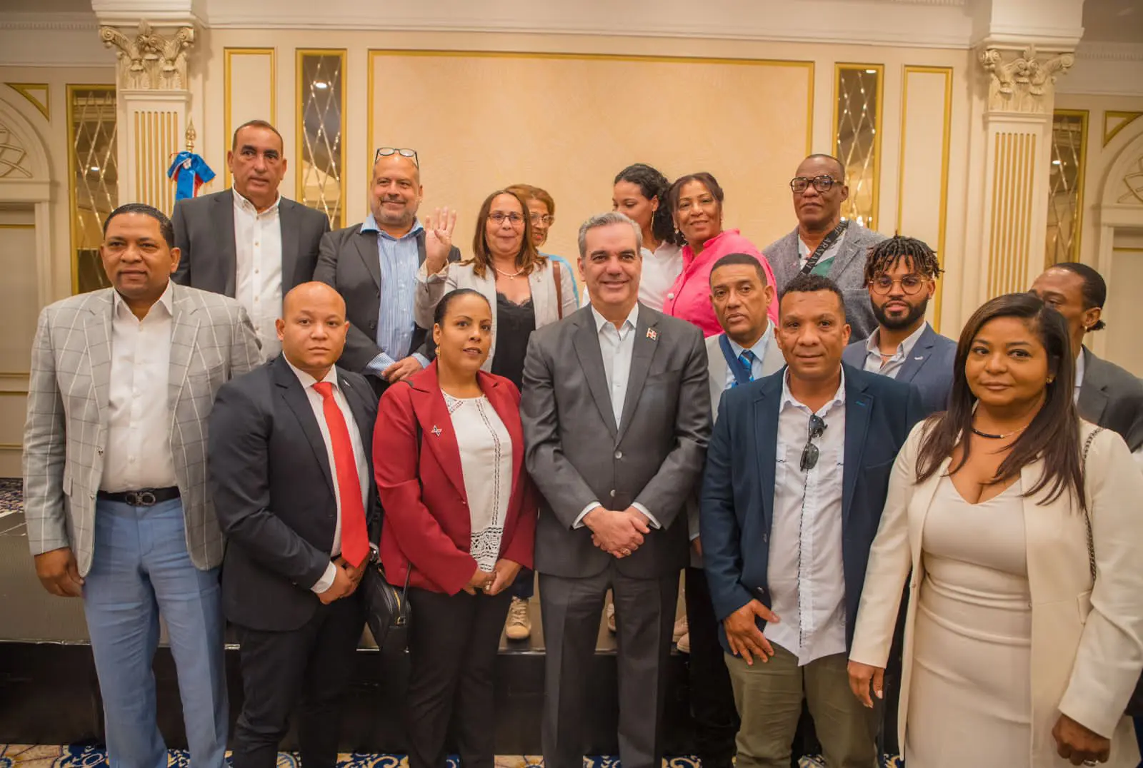 Abinader agota intensa jornada de reuniones en su primer día en Bruselas