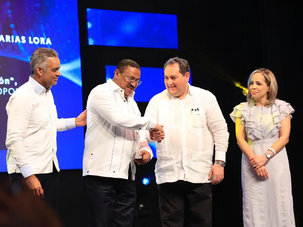 Director SRSM valora premios Programa Desempeño SNS 2023