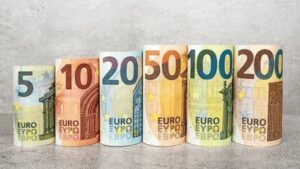 El euro recupera el tramo de 1,10 dólares tras datos de la economía de EEUU