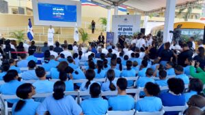 Abinader inaugura año escolar con más de 2 millones de estudiantes