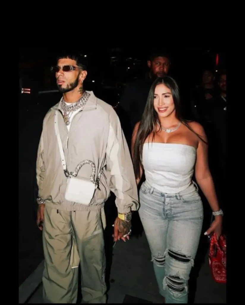Aseguran que la novia venezolana de Anuel AA es un hombre