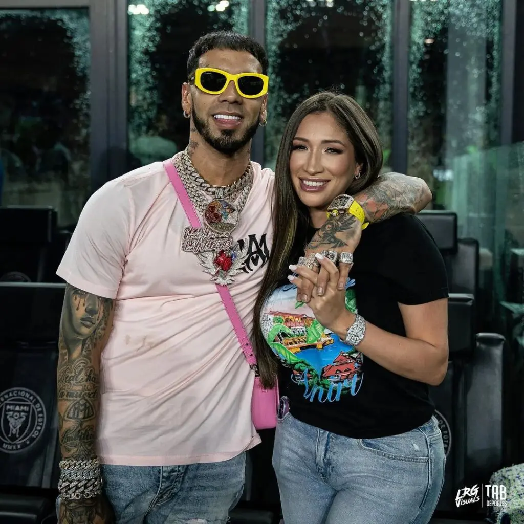 Aseguran que la novia venezolana de Anuel AA es un hombre