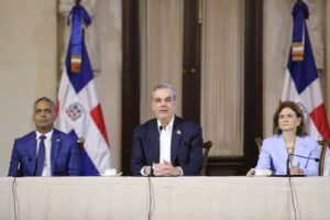 Abinader destaca gobierno ha firmado 34 contratos de energía renovable