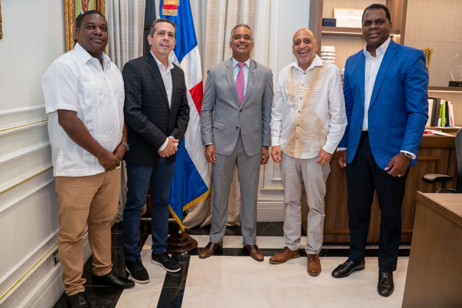 El ministro de la Presidencia, Joel Santos Echavarría, junto a Diego Pesqueira, Fernando Teruel, Edwin Castillo y Milton Díaz.